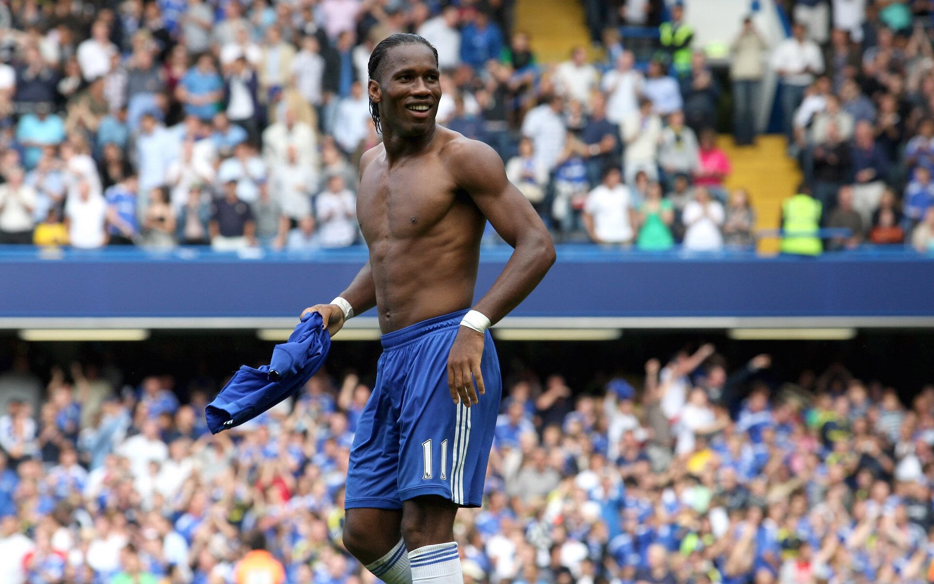 九游体育下载-体坛记忆｜逆袭名场面！巴赫拉姆耍阴招被扣分，莫里飞膝逆袭引爆全场